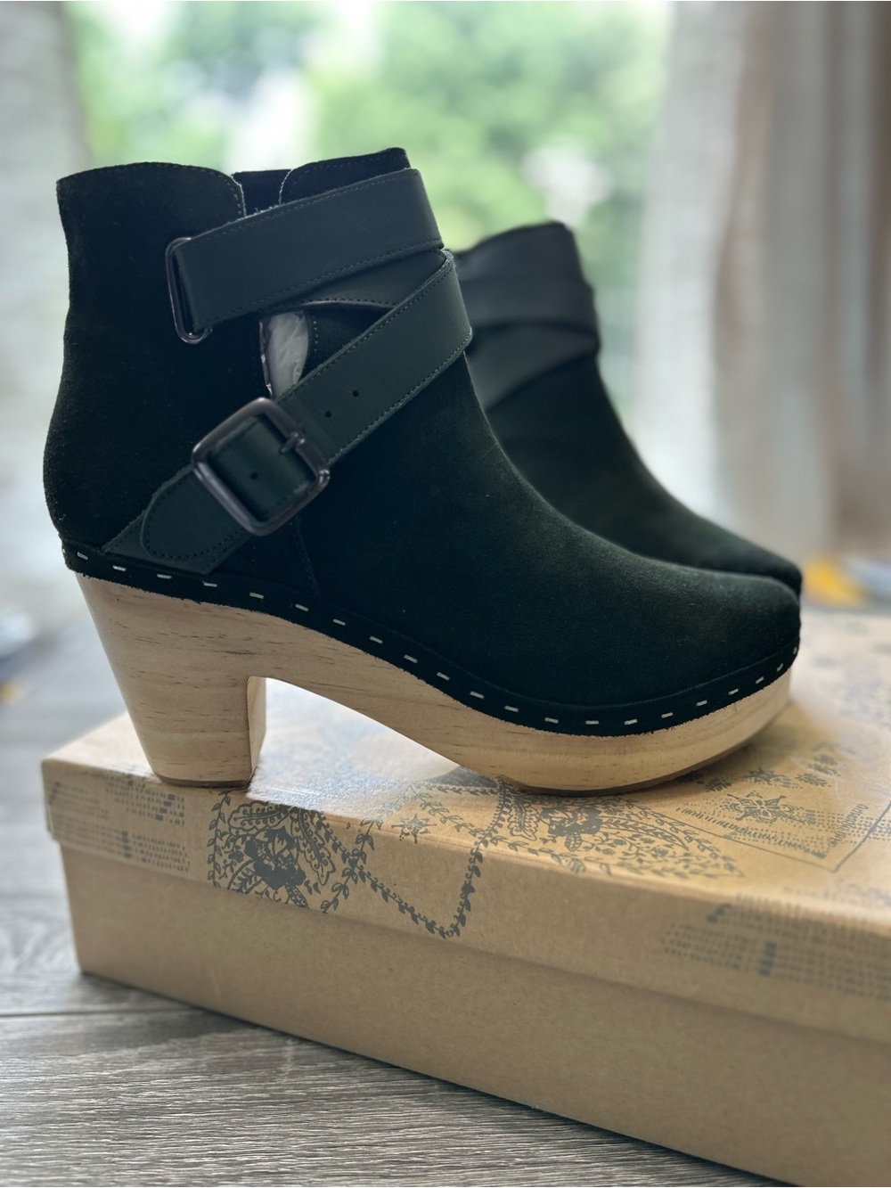 Women’s Emerald/ Hunter Green Suede Clog Boot with Buckle Strap